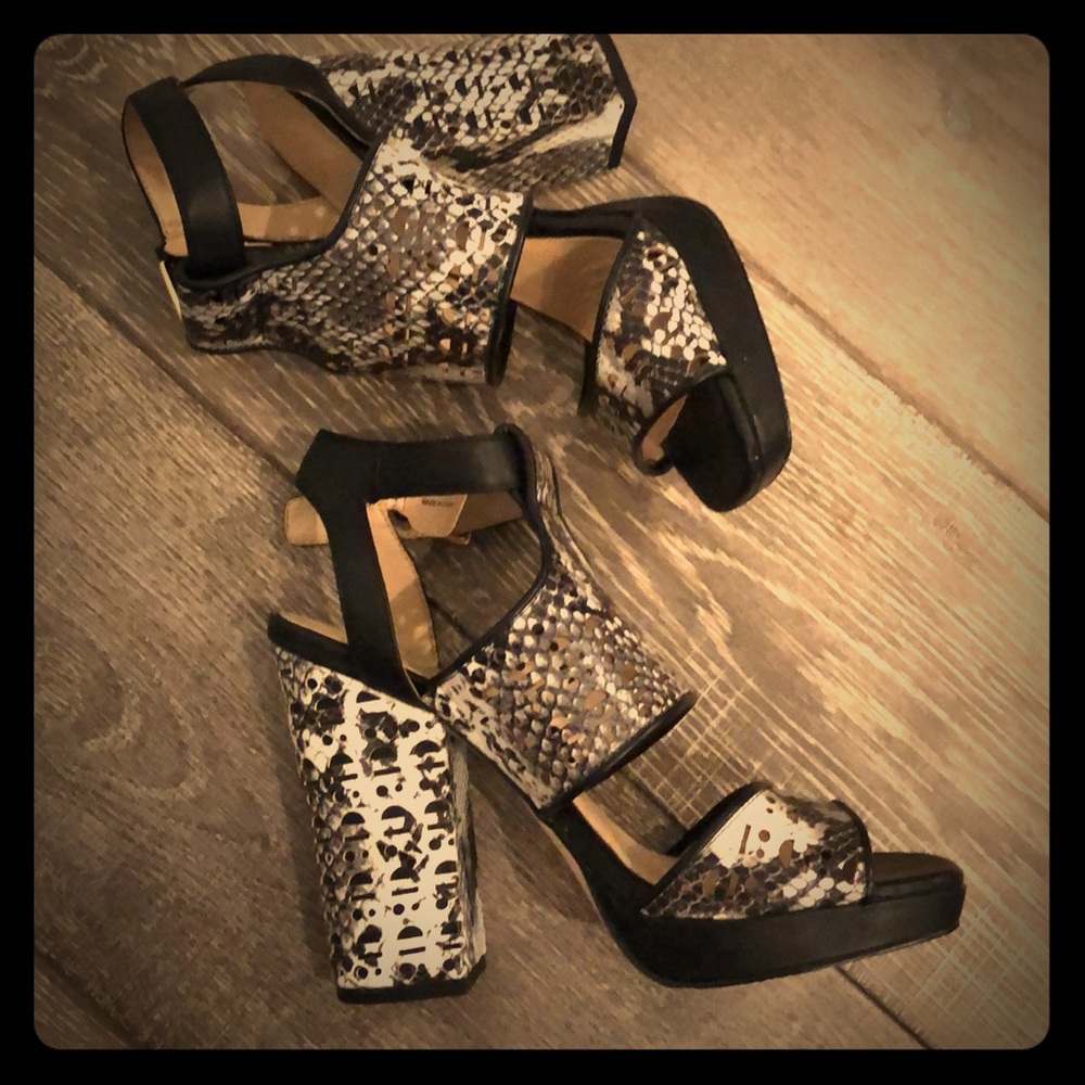 Calvin Klein Vallin Sandal size 8 1/2M
